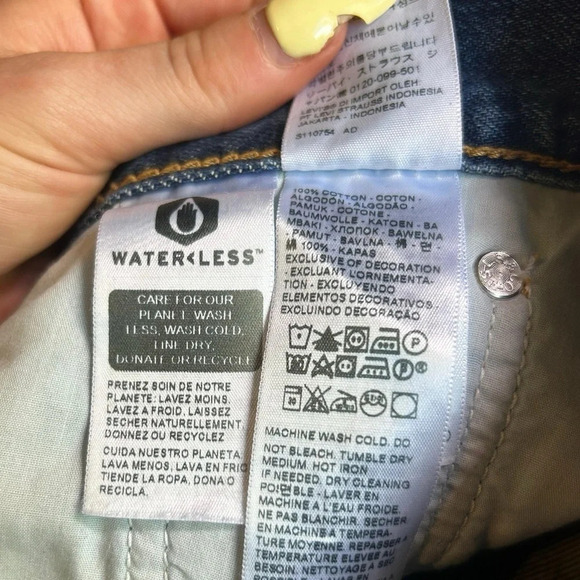 Levi’s Premium 80s Mom Jeans High Rise Tapered Distressed Size 26 x 30 Revolve - Picture 11 of 12